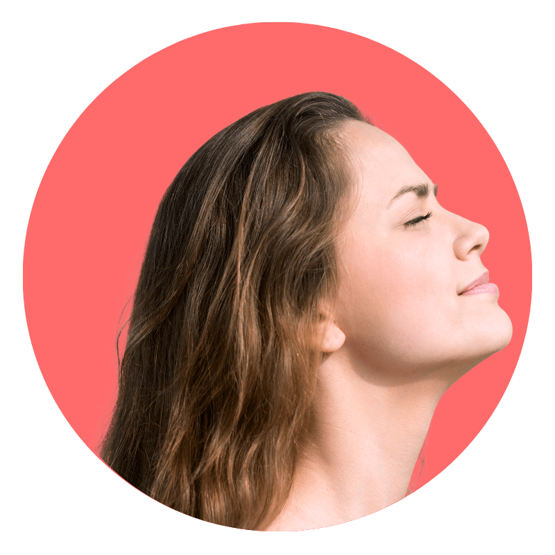 NLP Frau mit geschlossenen Augen und braunen Haaren.