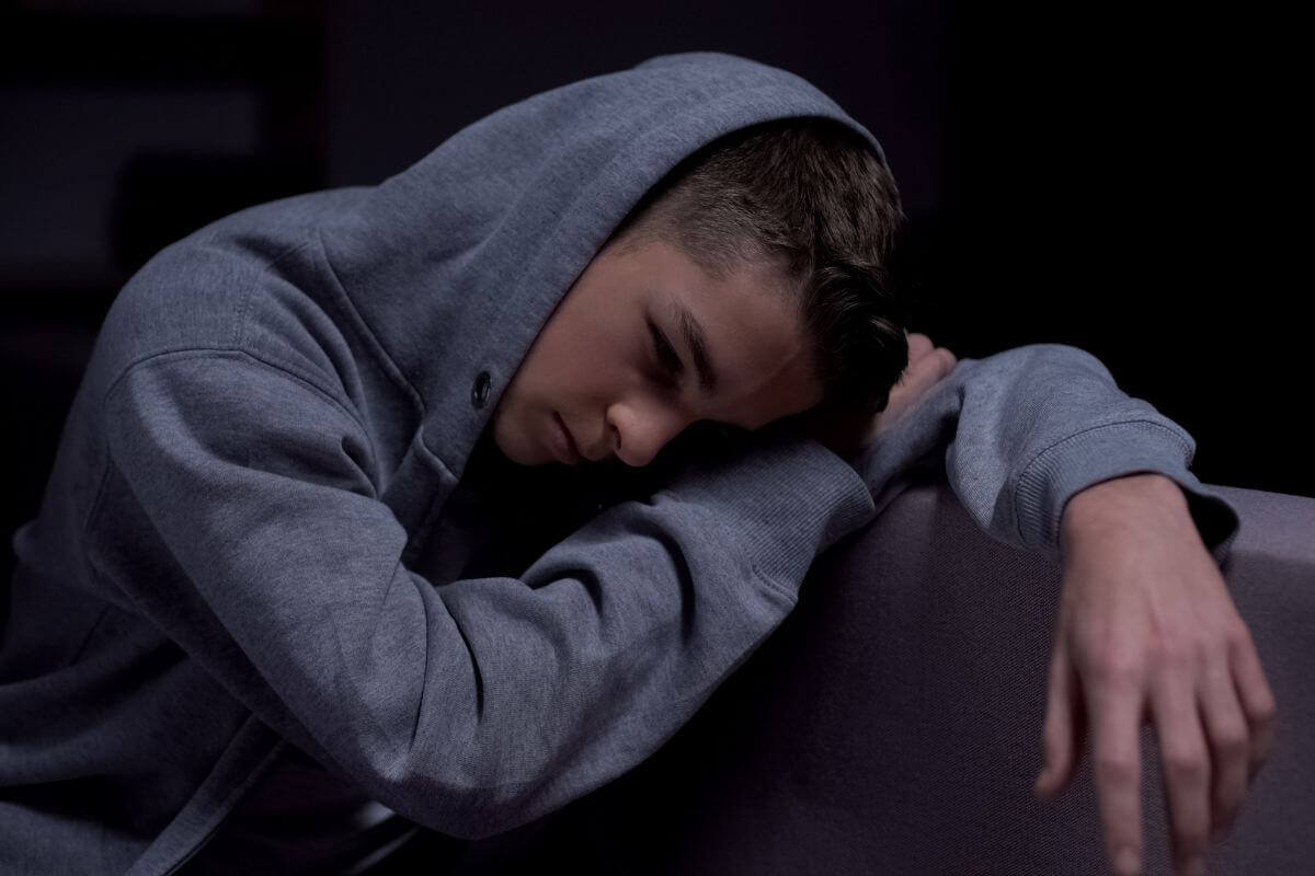 Sozialer Rückzug: Ursachen, Schutzmechanismen & Auswege